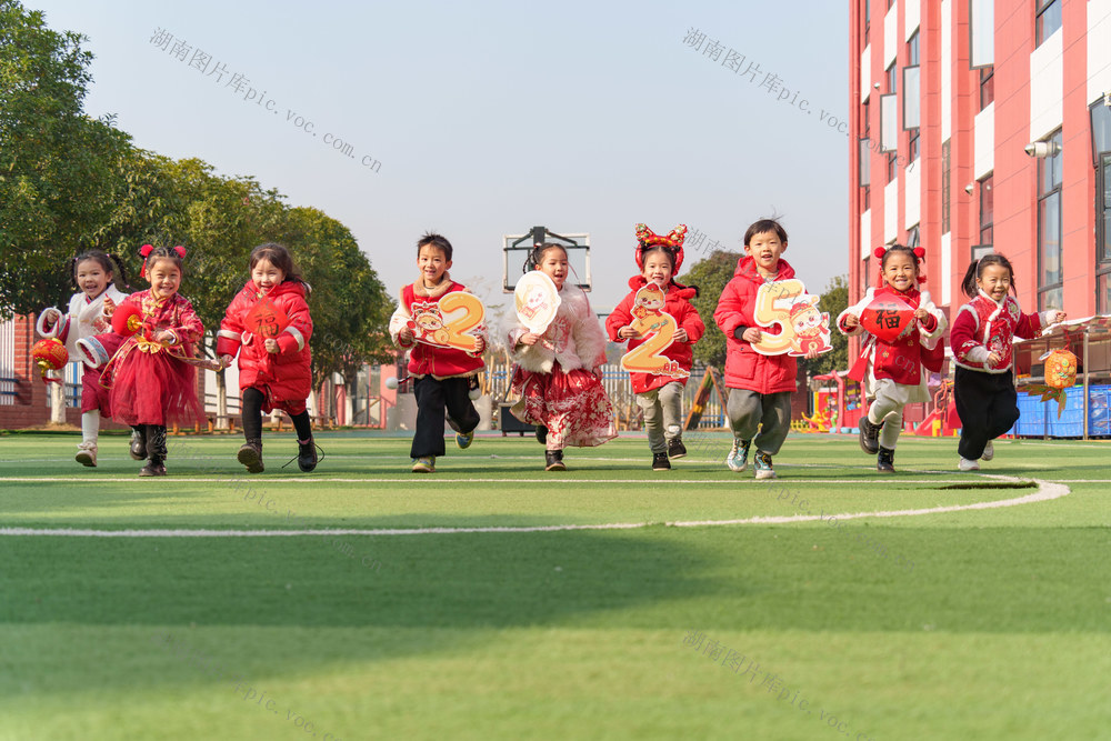 迎新年 元旦 2025年 学校