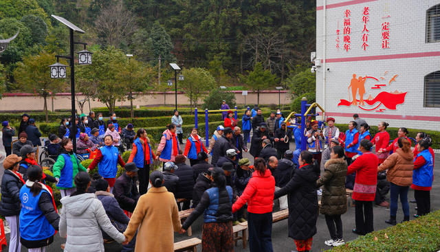 敬老院  老人  志愿者  民政  社工  包饺子  