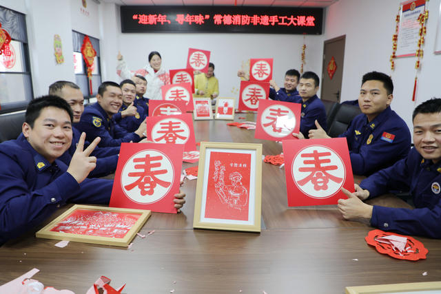 非遗大课堂 迎新年 画糖画 学剪纸 捏泥塑 非遗民俗文化 2025年元旦