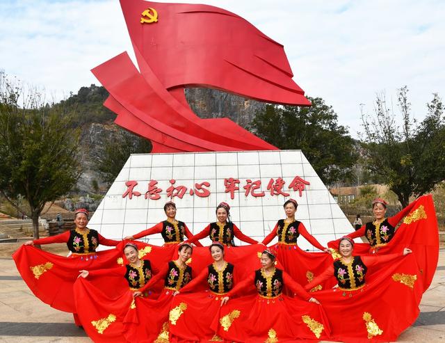 载歌载舞迎新年