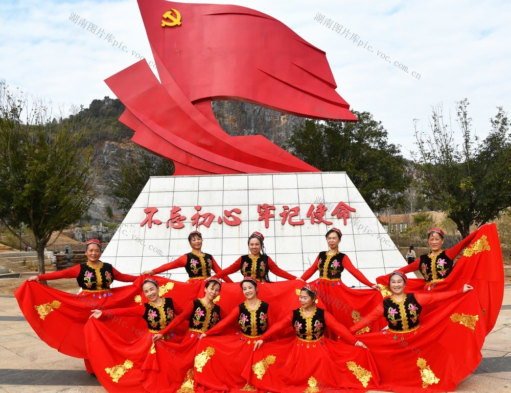 载歌载舞迎新年