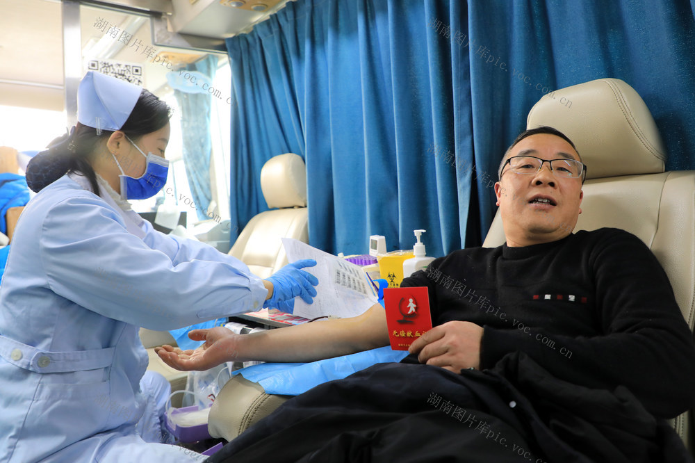 献血 爱心  奉献  寒冬  党员  干部