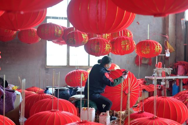 节日  春节  喜庆  灯笼  市场