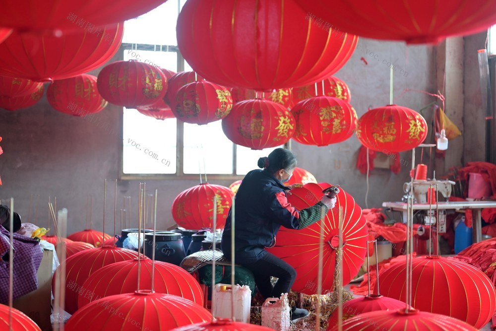 节日  春节  喜庆  灯笼  市场