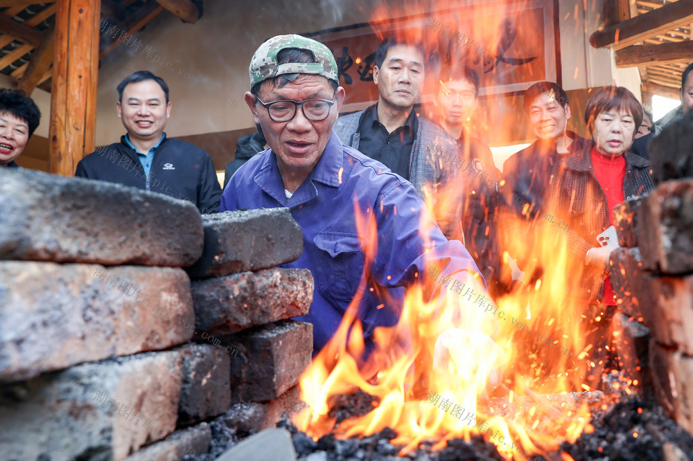 嘉禾县：锻刀比拼展技能