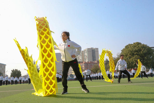 元旦  迎新年  舞龙  八段锦