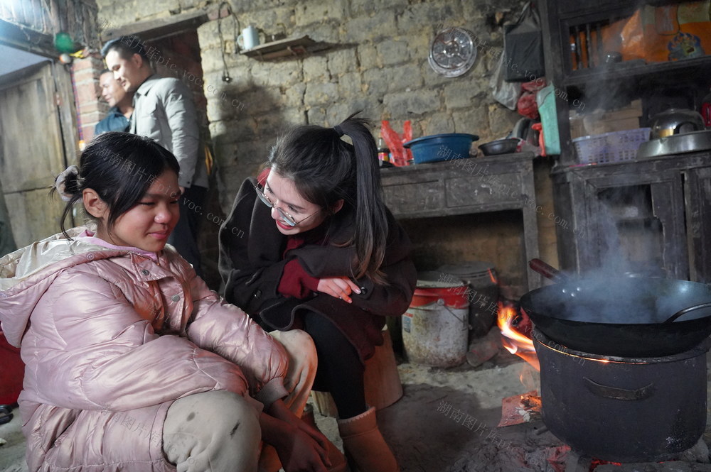 单亲、留守孩子有人爱（图）