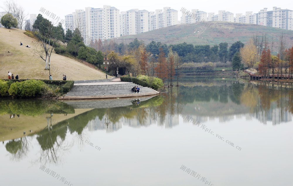   2025 麻阳 长河公园 冬景宜人 市民 游客游览 休闲放松 