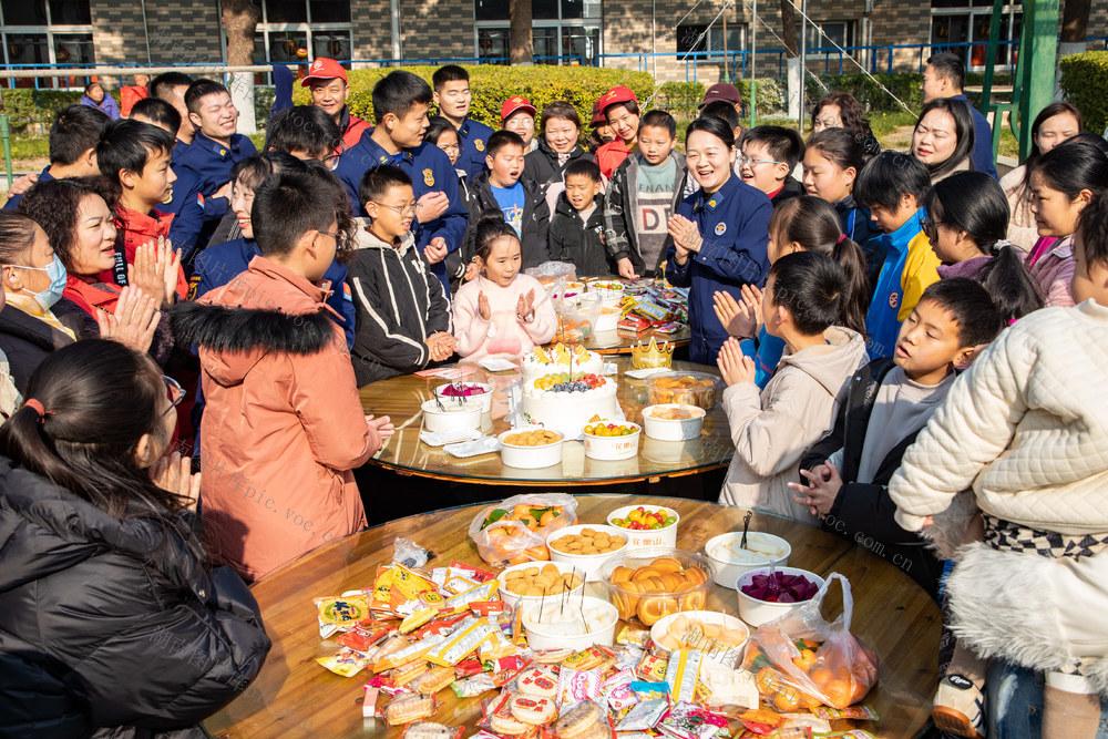 留守儿童 弱势群体 消防队 过生日、迎新年