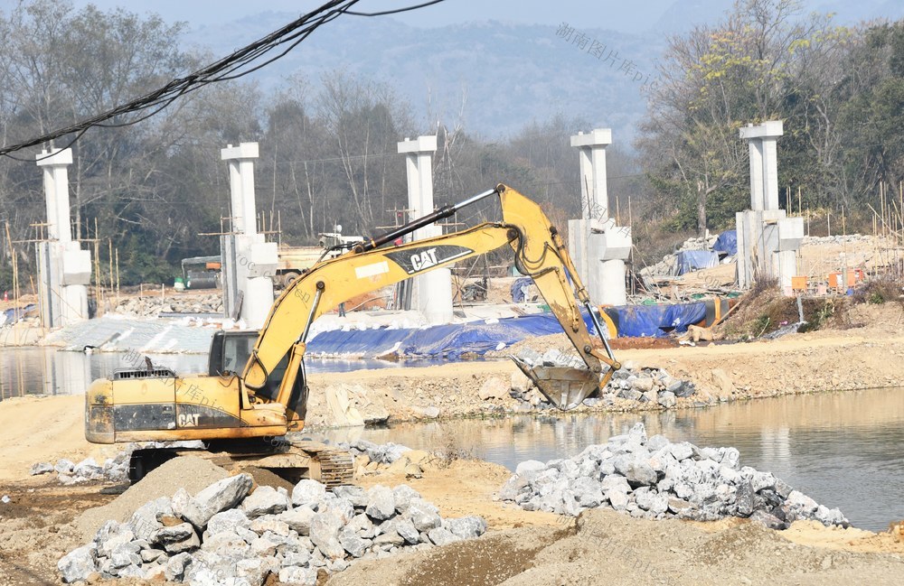 坚守岗位过新年