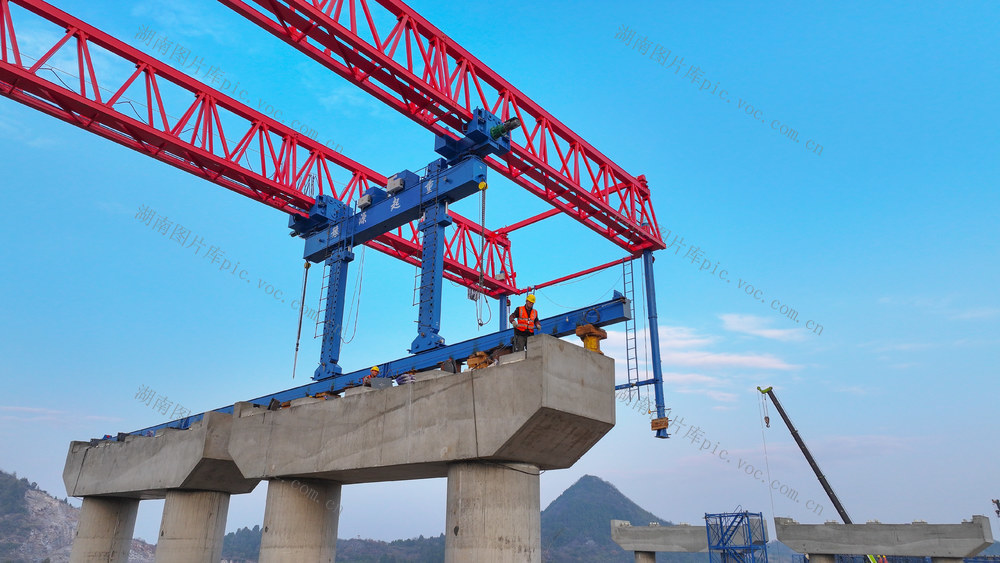 元旦  高速  建设  施工  坚守岗位