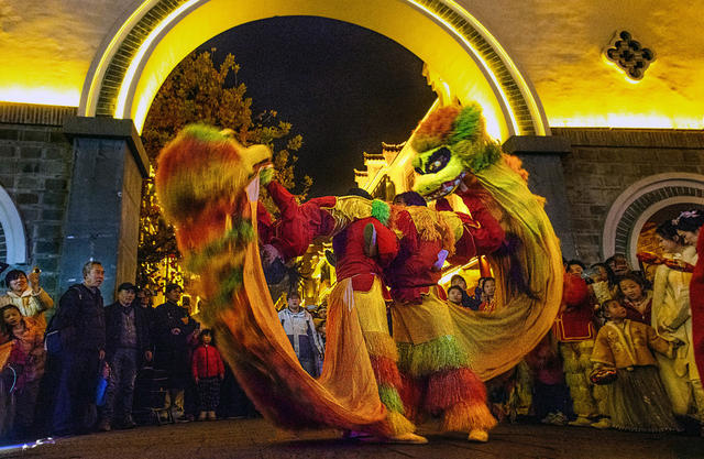 元旦    武冈     西直街    狮子龙灯  打糍粑    非遗