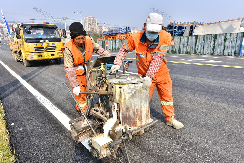 城中路 交通标线
新年添新路