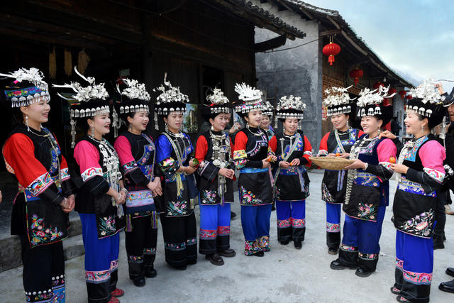 苗歌  歌手 幸福  感恩 生活