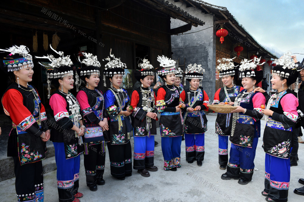 苗歌  歌手 幸福  感恩 生活