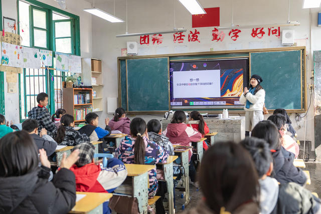 暖冬行 传爱心 美术课 爱心物资