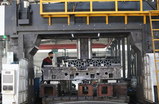 企业 新年 赶工