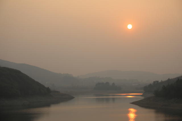 小寒傍晚，夕阳如画