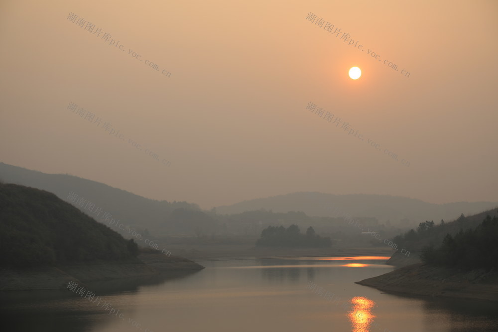 小寒傍晚，夕阳如画