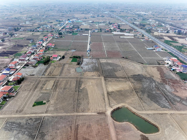 农业  粮食安全  高标准农田建设 
 土地平整  灌溉渠浇筑  排灌渠护砌  质量检测 
