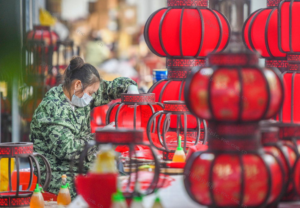 灯笼 
新春
年味
道县