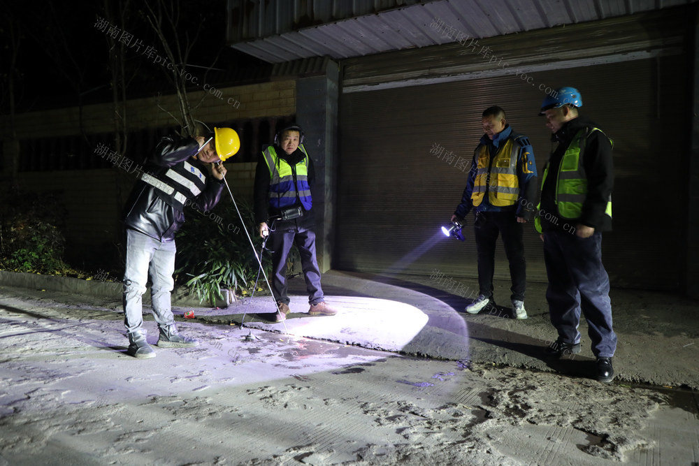 寒夜 探漏工 自来水 春节