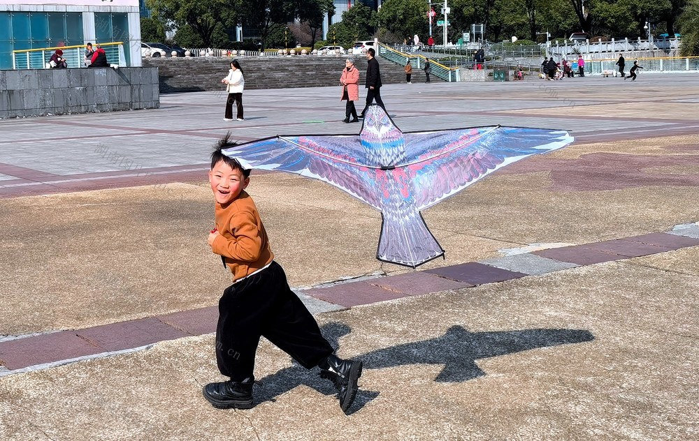 冬日  晴天 阳光 市民 休闲 娱乐