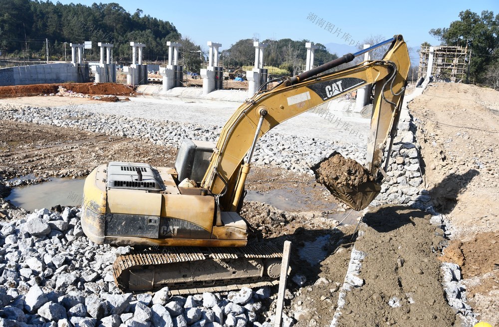   抢抓黄金期 冬修水利忙