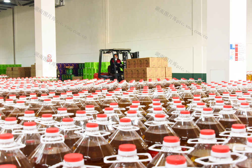 春节  年货  年货节  食用油  银发经济