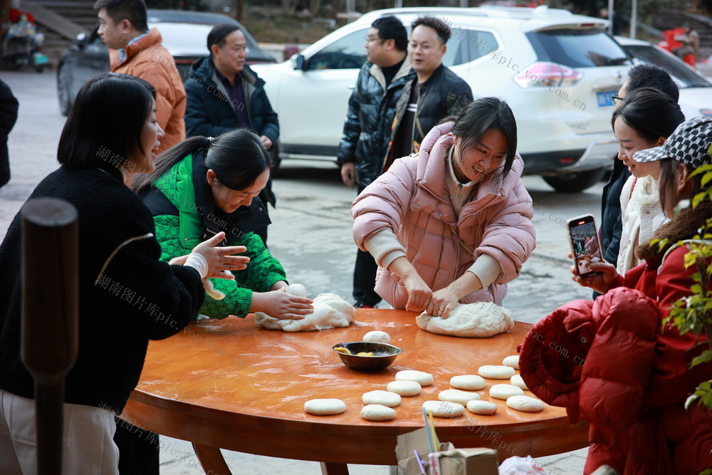 糍粑 年 独岩 公园 游客