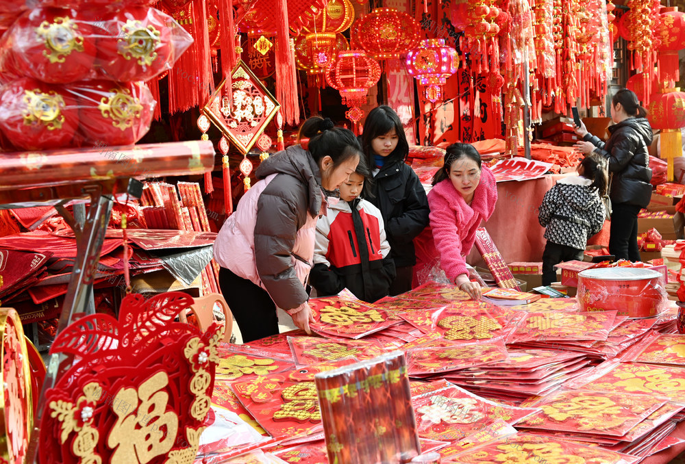 年货，市场，年味，商业，饰品，市民，顾客，物丰价稳，年货市场 商品
