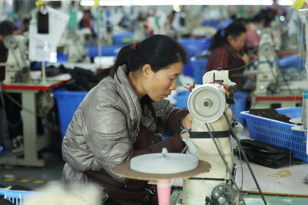 赶订单 忙生产 生产车间 