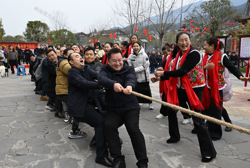 文化 合并村  迎新年 送春联