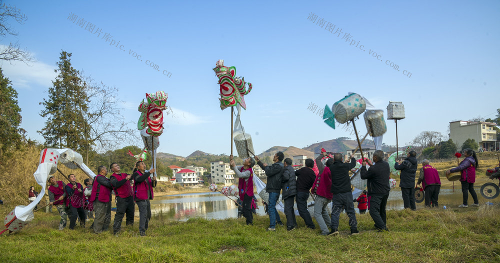 《欢庆连年有余，祈福迎春》
