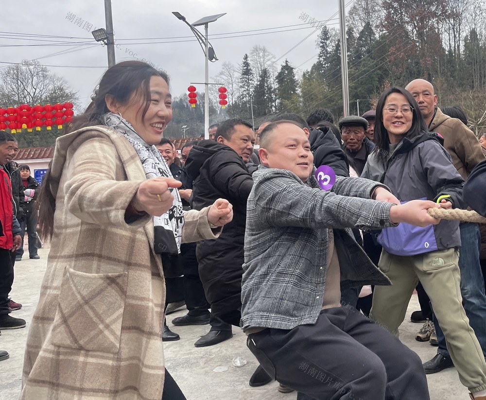 欢喜迎新春   村里年味浓 　