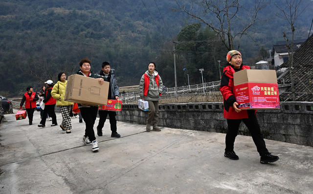 春节慰问 送温暖 困难群众 爱心捐赠