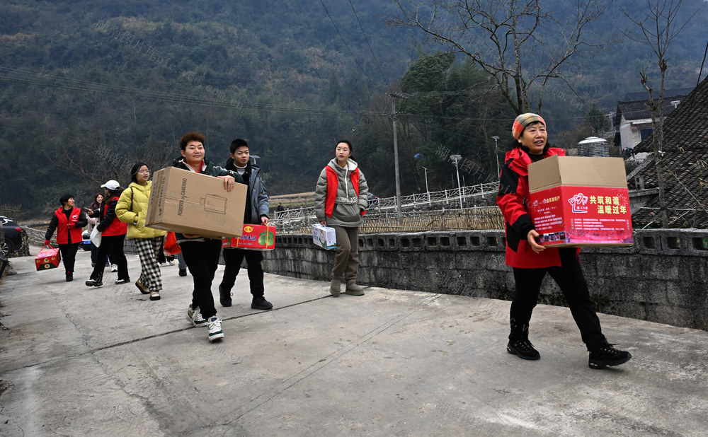 春节慰问 送温暖 困难群众 爱心捐赠