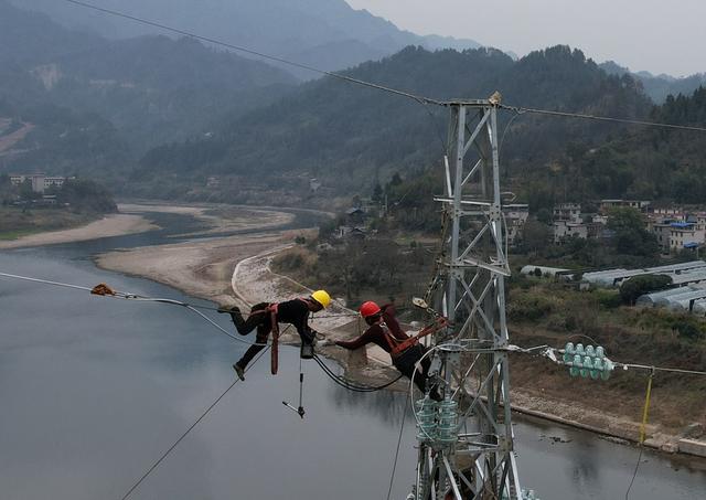 高空检修保春节用电