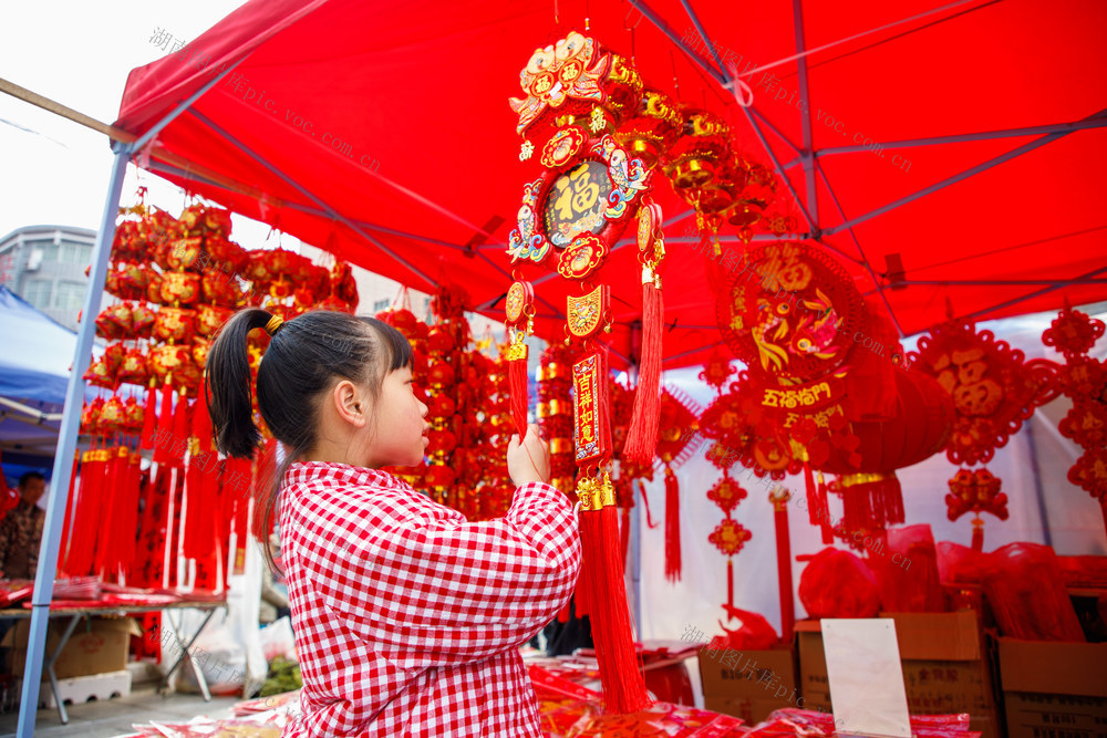 新年   年味    年货   灯笼    张灯结彩