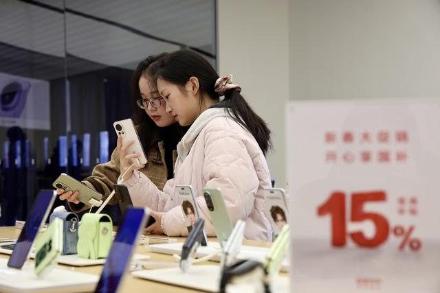 手机“国补”；消费热潮；数码产品