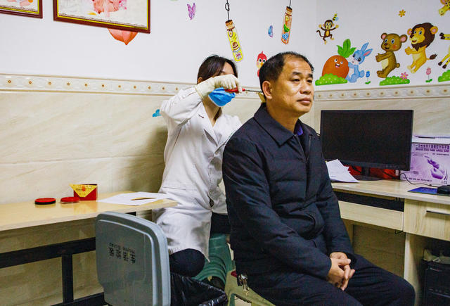 通道    公职人员    毛发     检测    采样