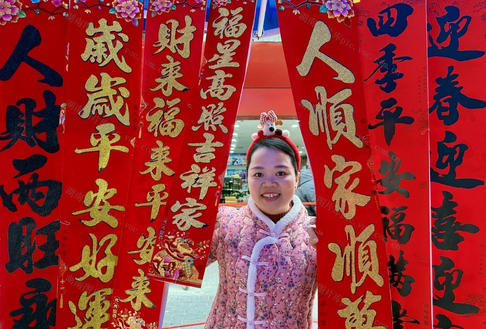 满城春节红 侗乡年味浓
