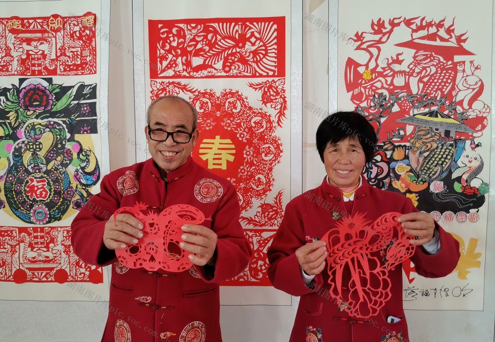 非遗传承  剪纸长卷《灵蛇纳福》  贺新岁