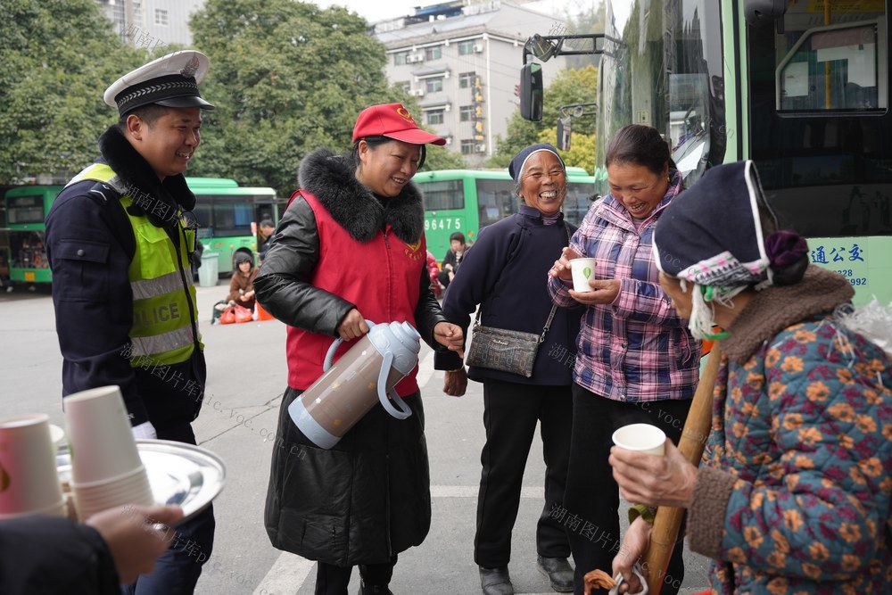 志愿服务、志愿者、春运、文明、暖冬行动