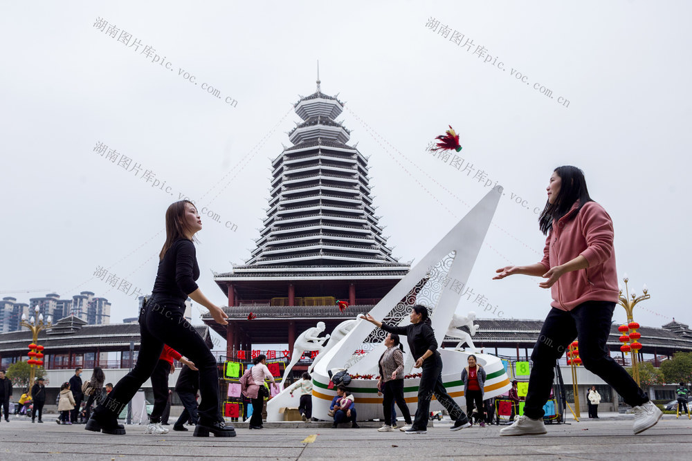 通道 开展 传统 体育 运动 营造 春节 喜庆 氛围