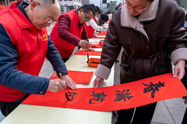 送春  送福  进万家