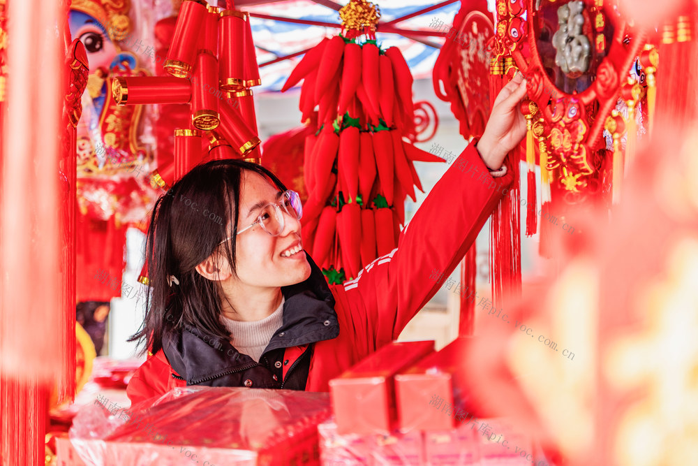 春节 年货市场 饰品走俏