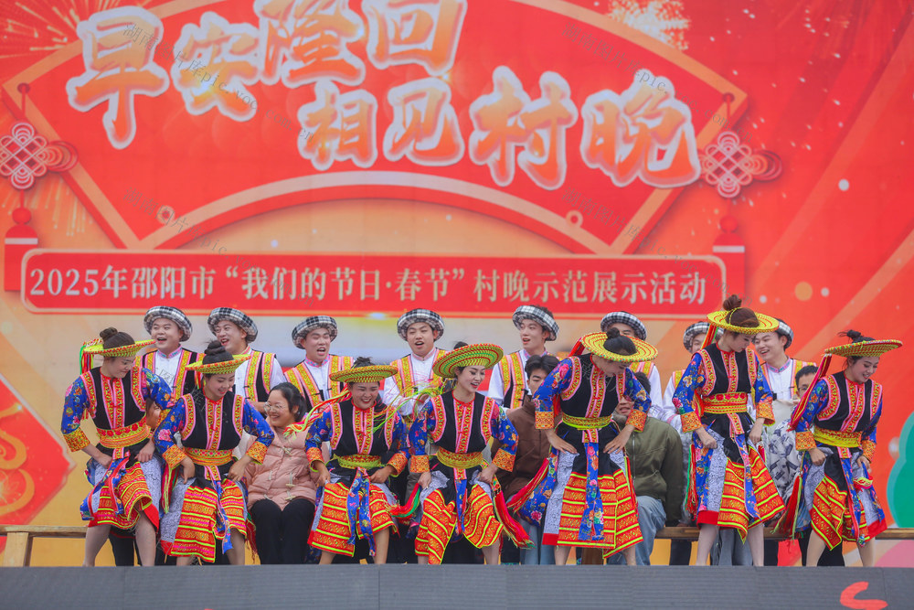 村晚 春节 我们的节日 演出 非遗集市 年货节 文化 过年 小年 滩头年画 英歌舞 铜铃舞