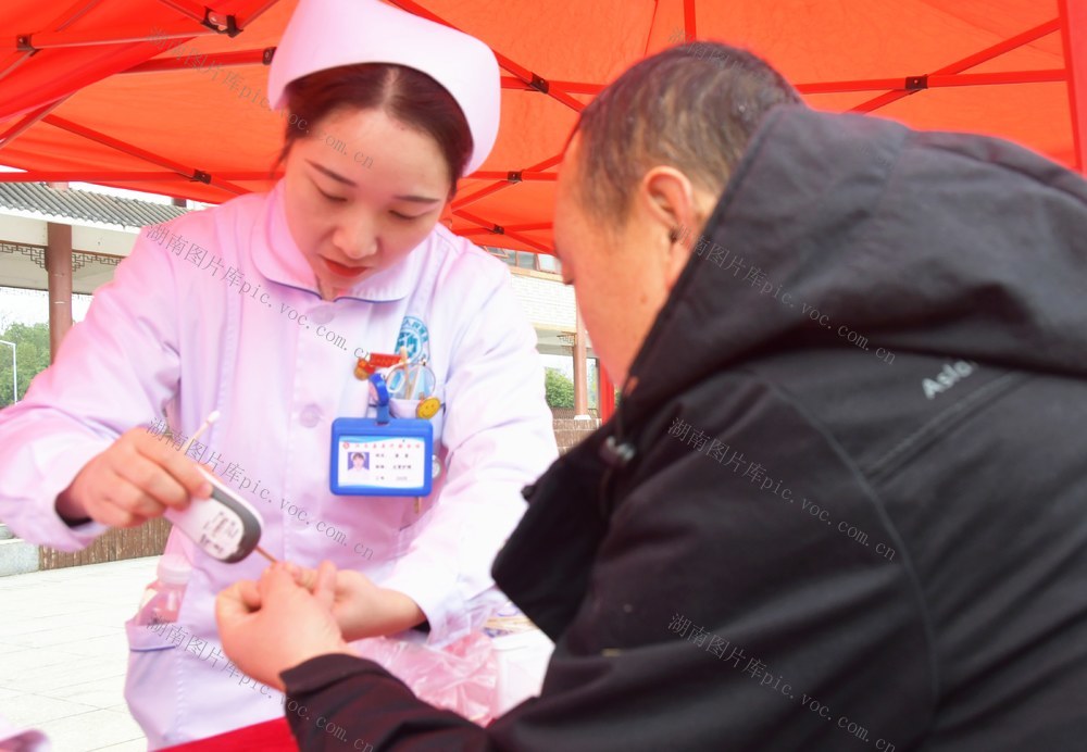   迎新春  送健康