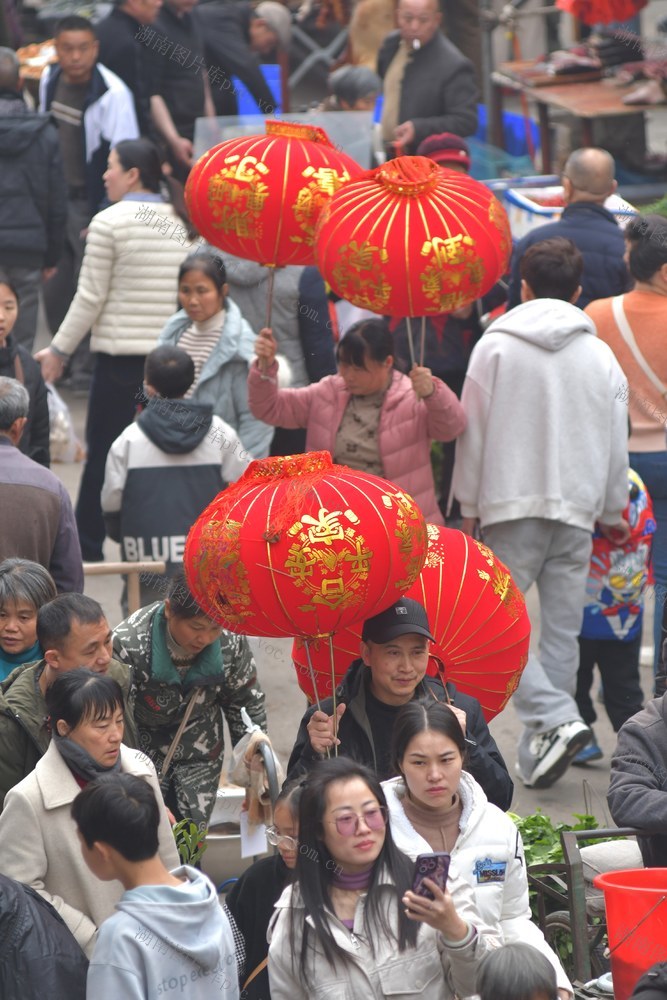 春节  小年  年货  集市  年味  灯笼